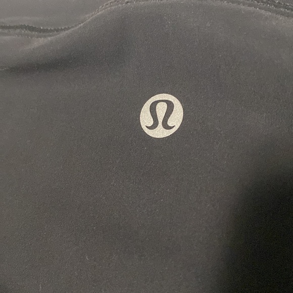 Lululemon Stripe In Stride Short Sleeve Black, size 6 - Picture 8 of 8